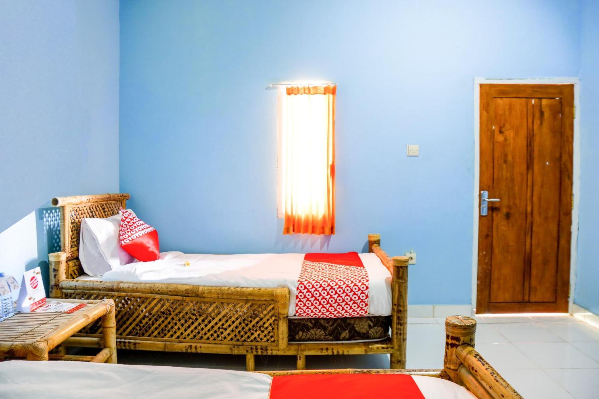 Oyo 1662 Zury Homestay Kuta  Exterior photo